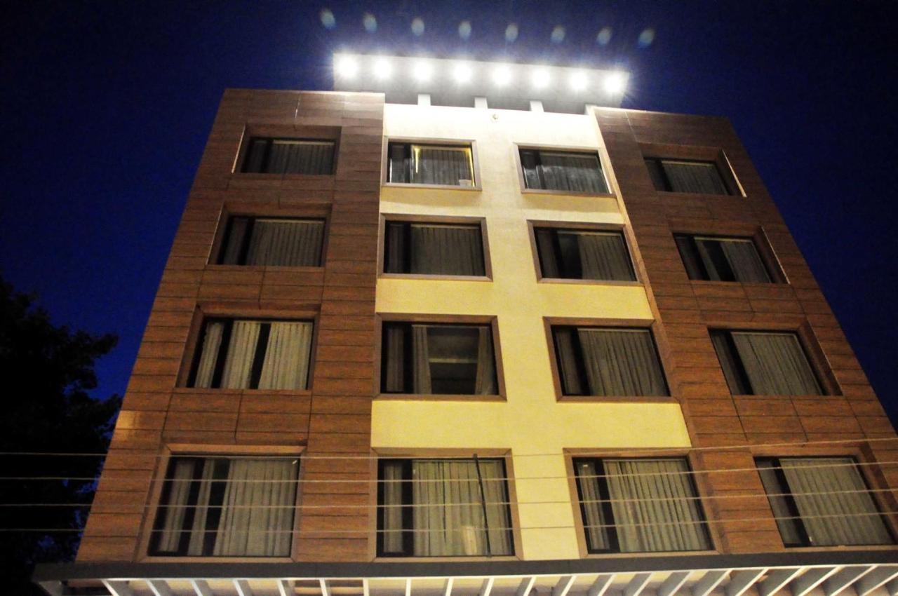 فاراناسي فندق ويست إن المظهر الخارجي الصورة